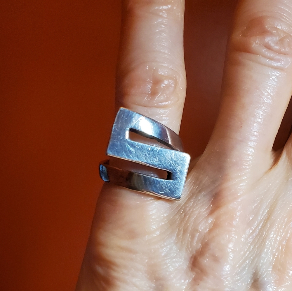 STERLING MODERN DESIGN RING - Picture 3 of 4